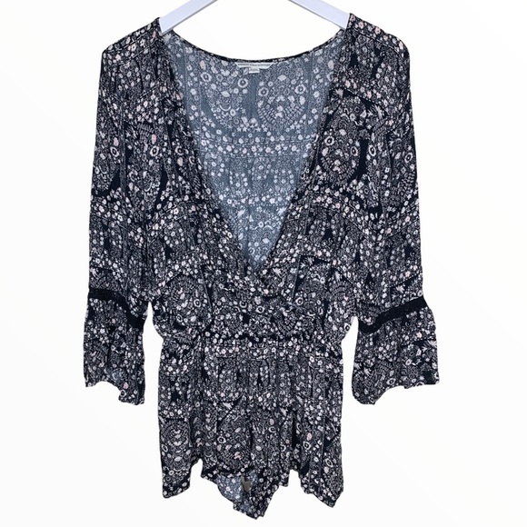 AMERICAN EAGLE OUTFITTERS Floral Surplice Faux Wrap Romper Black Size Small - Picture 1 of 11